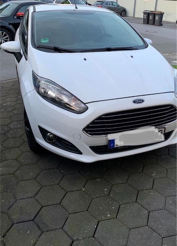 Weiß Gebraucht 2013 Ford Fiesta Kleinwagen | 2.800 € (Guter Preis) - Bild 1/4