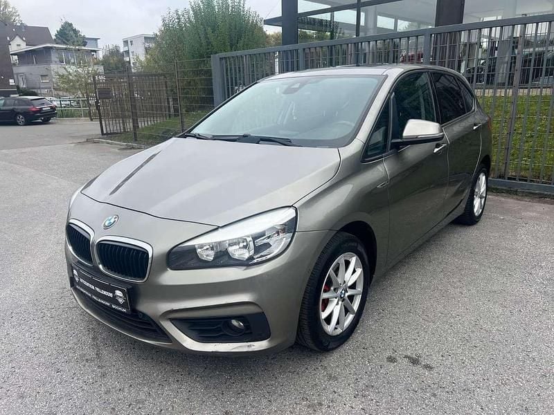 Platinsilber Gebraucht 2015 BMW 220 Van / Kleinbus | 9.950 € (Guter Preis) - Bild 1/4