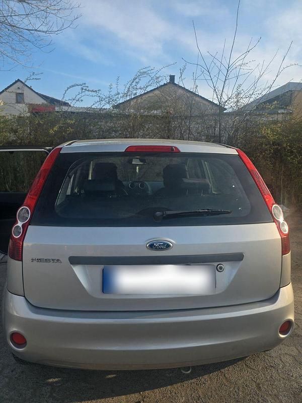 Gebraucht Ford Fiesta 80 PS (58 kW) 2007 Silber Kleinwagen