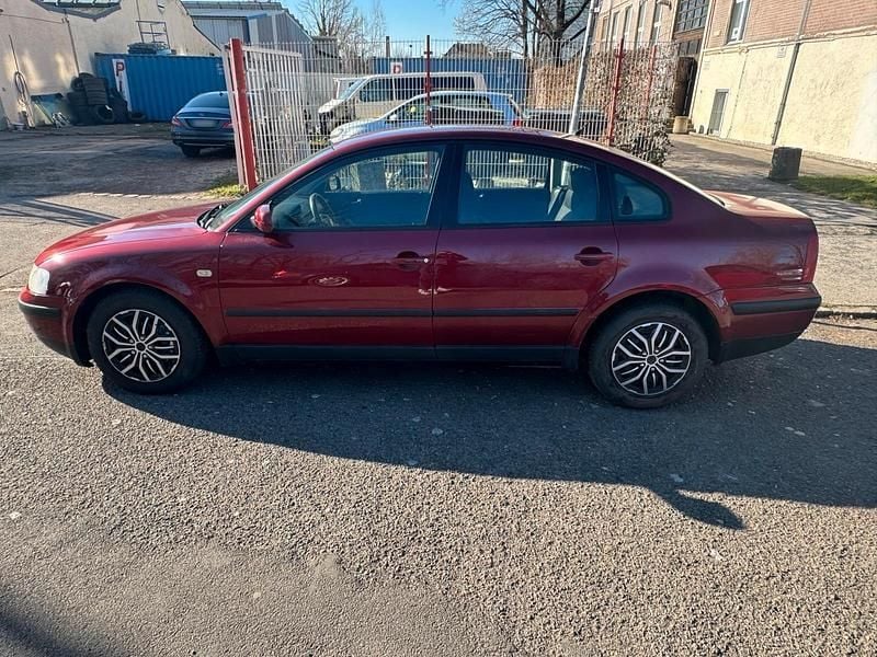 Gebraucht VW Passat 160 PS (117 kW) 1999 Rot Limousine