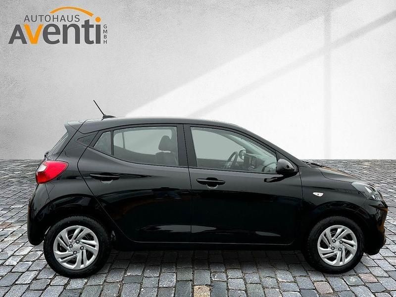 Gebraucht Hyundai i10 Select 63 PS (46 kW) 2025 Schwarz Kleinwagen