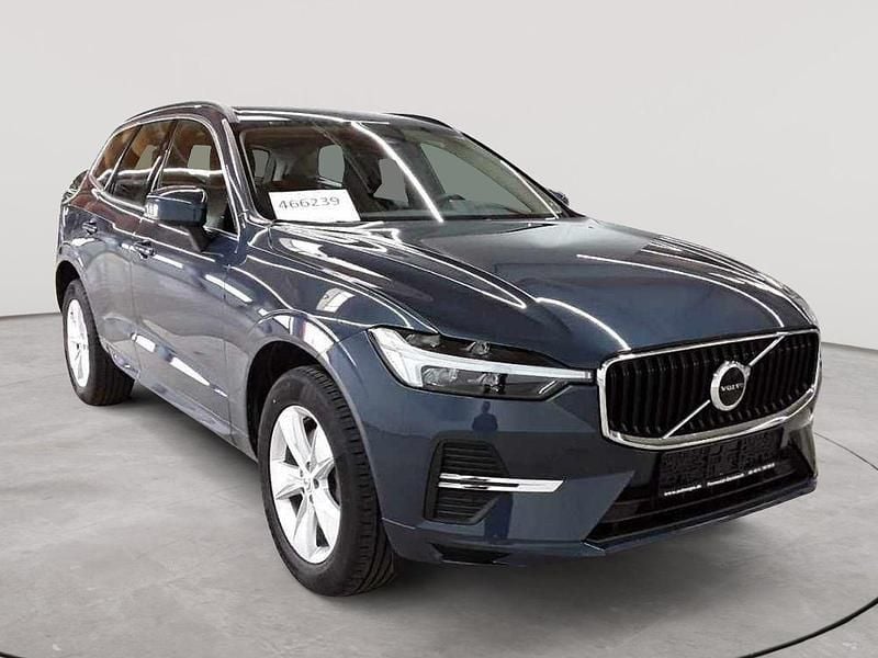 Gebraucht Volvo XC60 Momentum 197 PS (144 kW) 2022 Denim blue metallic SUV