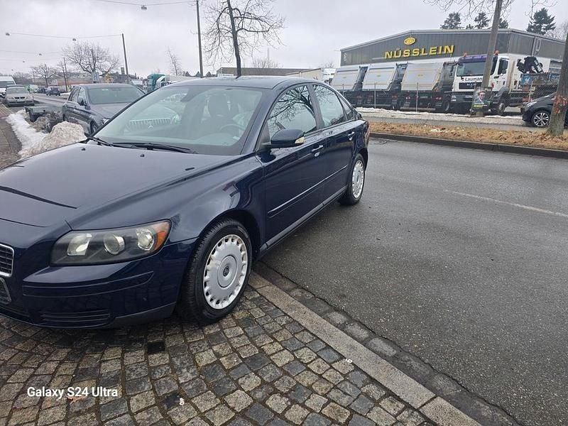 Blau Gebraucht 2004 Volvo S40 Kinetic Limousine | 1.750 € (Fairer Preis) - Bild 1/4