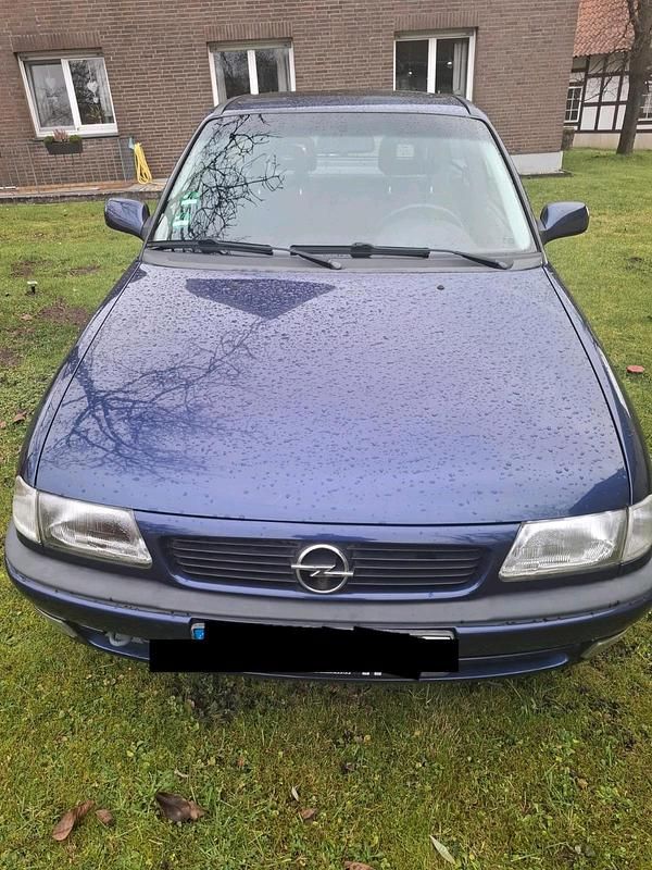 Blau Gebraucht 1996 Opel Astra Coupé | 1.100 € (Superpreis) - Bild 1/4