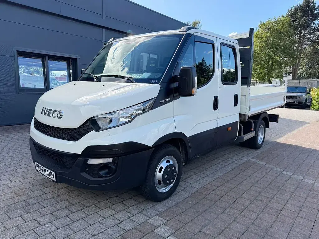 Gebraucht Iveco Daily 116 PS (85 kW) 2019 Weiß Limousine