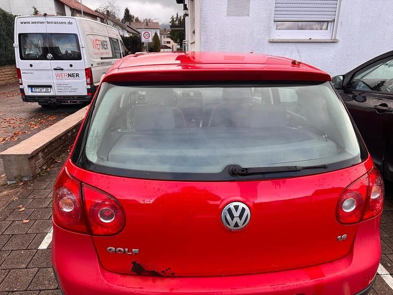 Rot Gebraucht 2005 VW Golf IV Kleinwagen | 1.200 € (Guter Preis) - Bild 1/4