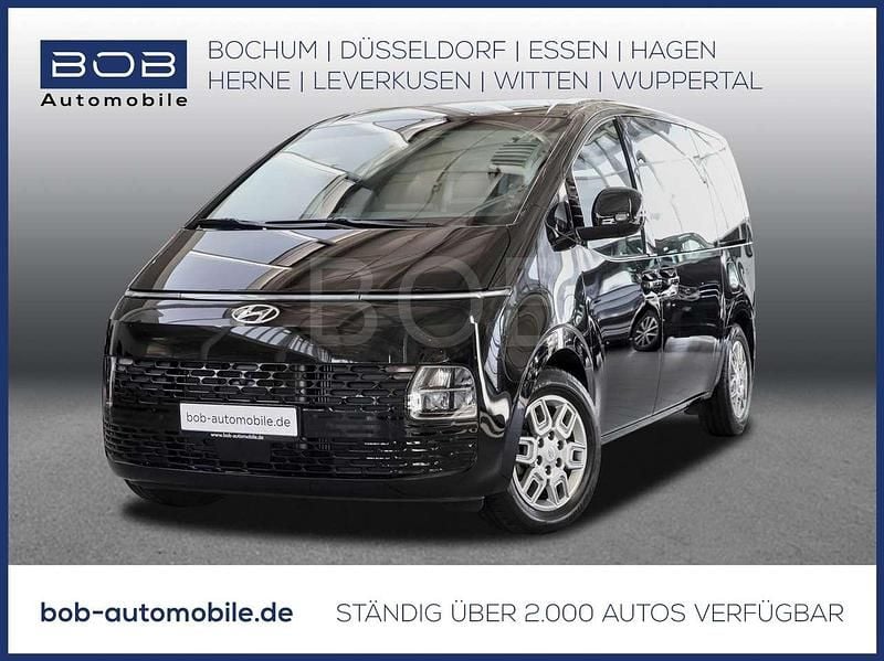 Abyss black (schwarz) Gebraucht 2024 Hyundai Staria Trend Van | 38.810 € (Superpreis) - Bild 1/3