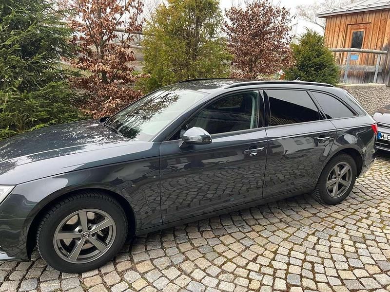 Używany Audi A4 150 KM (110 kW) 2017 Szary Kombi
