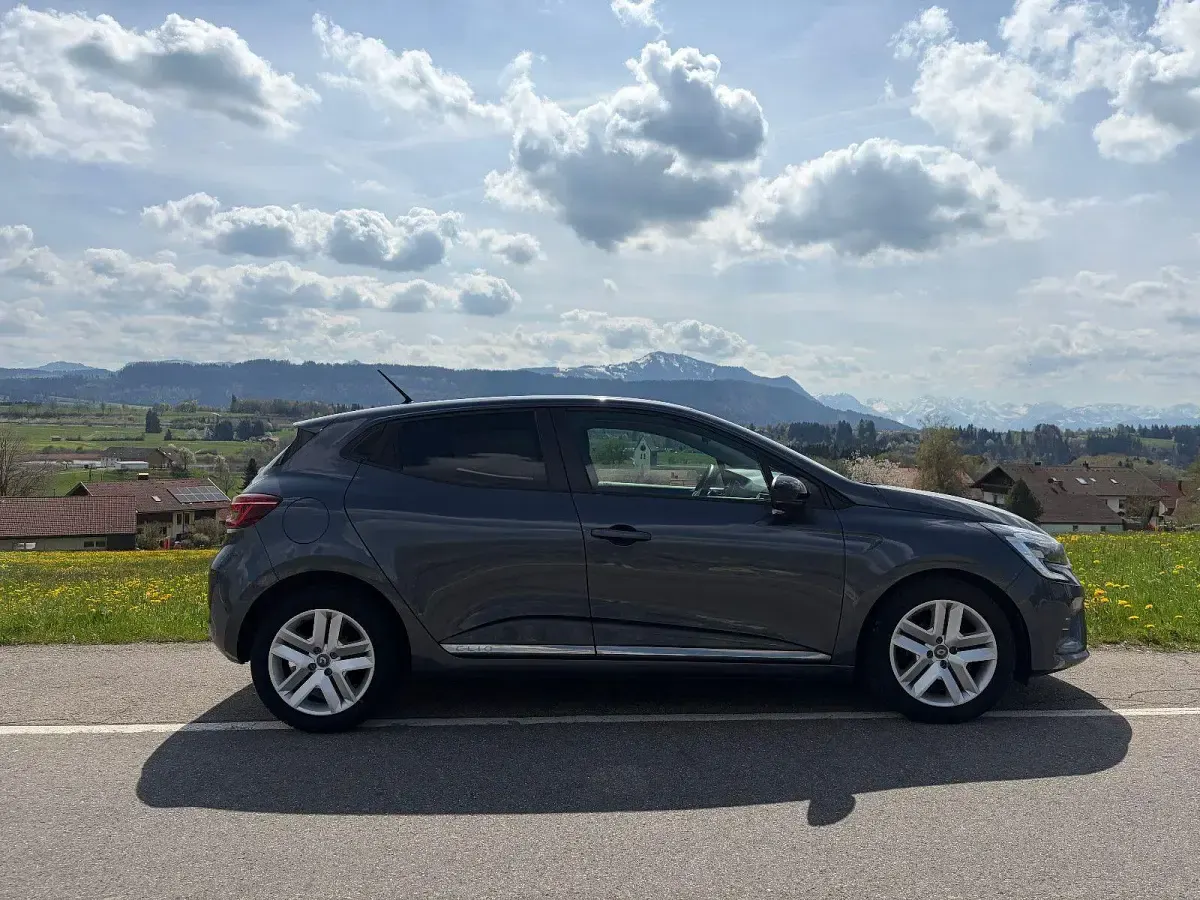 Gebraucht Renault Clio V Zen 91 PS (66 kW) 2021 Grau Limousine