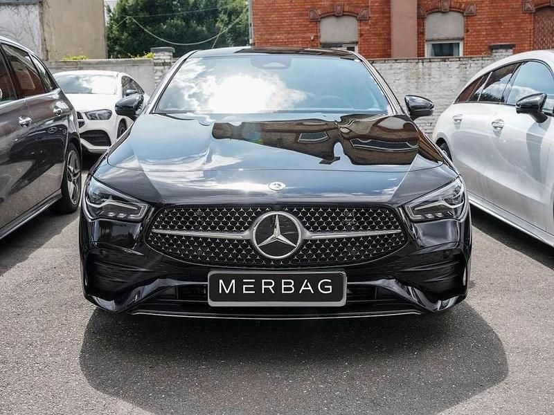 Gebraucht Mercedes CLA200 AMG Line Premium 177 PS (130 kW) 2024 Kosmosschwarz Coupé