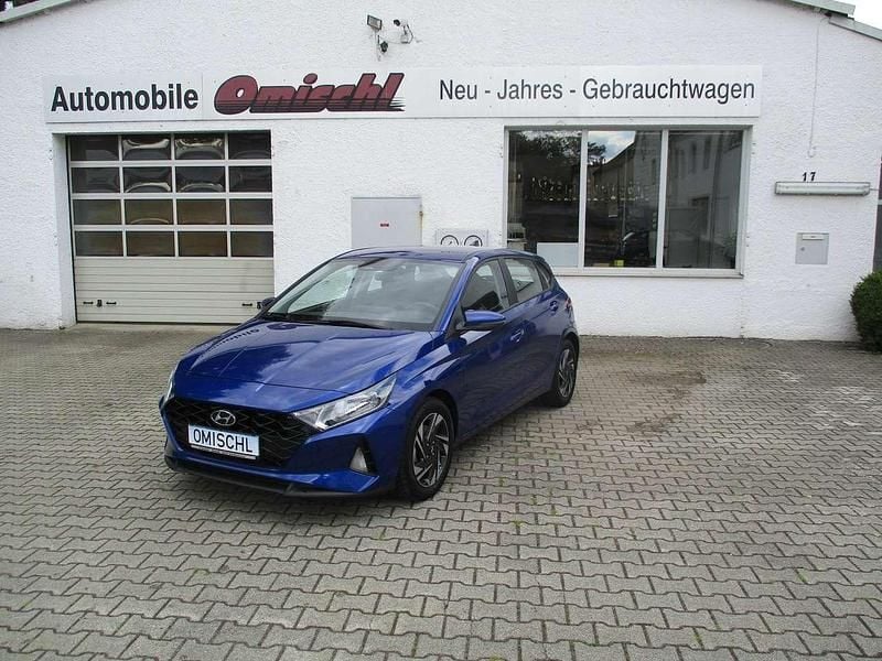 Gebraucht Hyundai i20 Trend 101 PS (74 kW) 2024 Blau Limousine