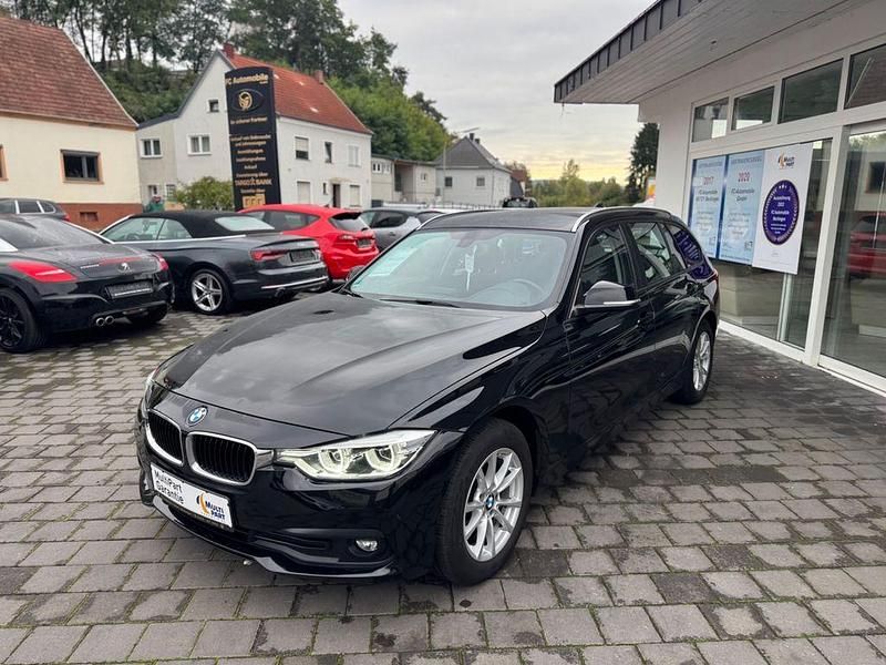 Schwarz Gebraucht 2019 BMW 320 Advantage Limousine | 16.900 € (Guter Preis) - Bild 1/4