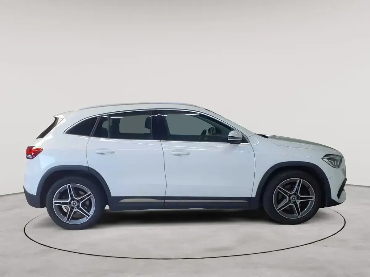 Gebraucht Mercedes GLA220 AMG line 190 PS (139 kW) 2023 Digitalweiß metallic SUV