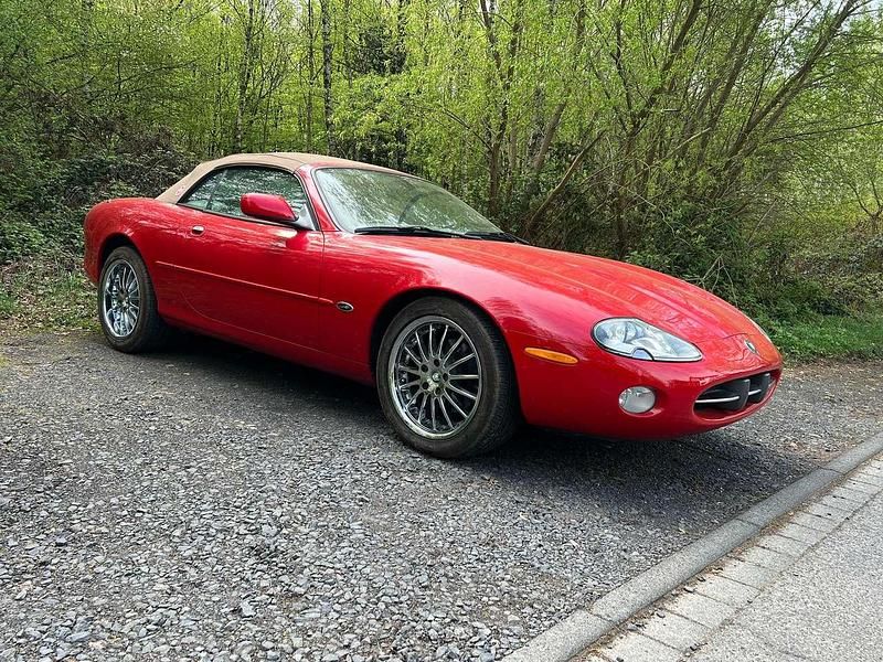 Rot Gebraucht 2002 Jaguar XK8 Cabrio | 14.900 € - Bild 1/4