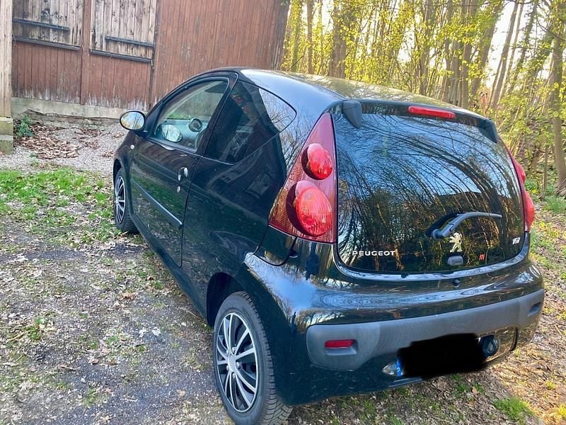 Gebraucht Peugeot 107 68 PS (50 kW) 2013 Schwarz Kleinwagen