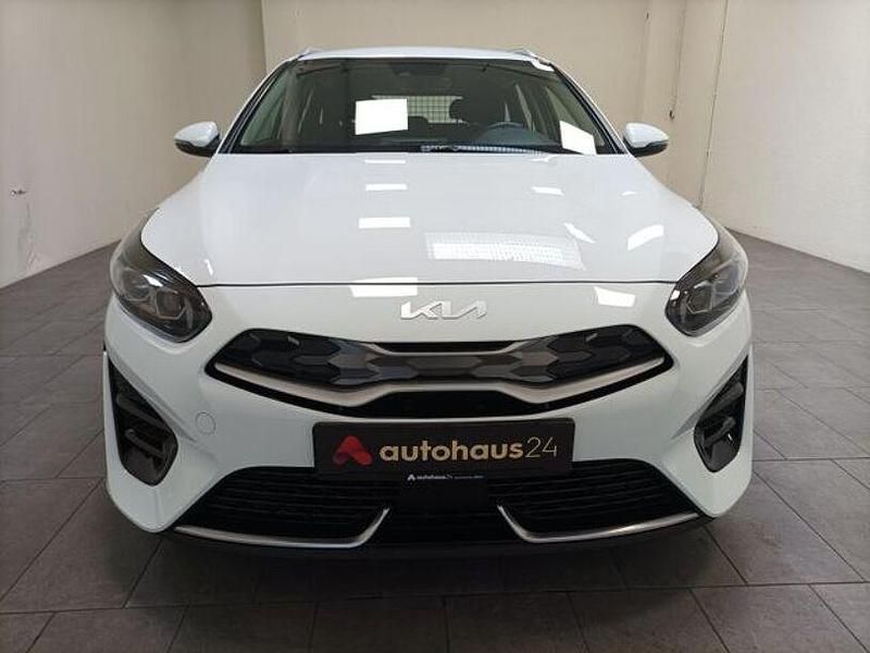 Gebraucht Kia Ceed Vision 141 PS (103 kW) 2022 Weiß Kleinwagen