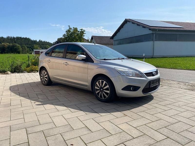 Grau Gebraucht 2008 Ford Focus Ghia Limousine | 850 € (Superpreis) - Bild 1/4