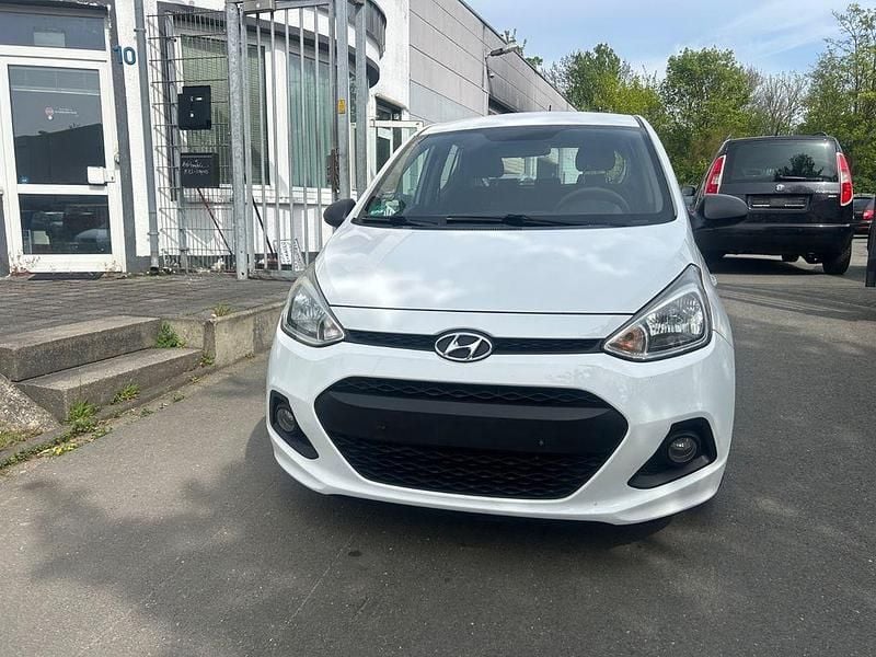 Gebraucht Hyundai i10 Classic 67 PS (49 kW) 2015 Weiß Kleinwagen