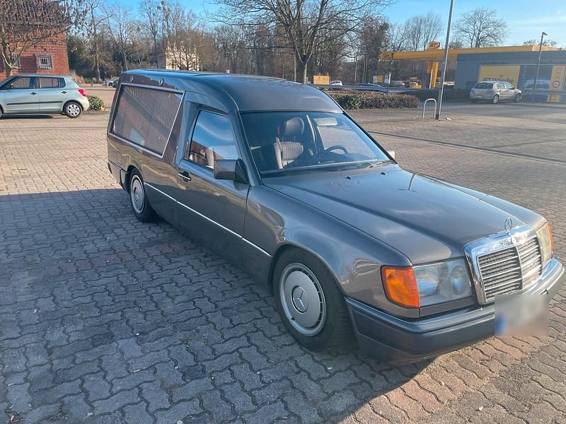 Gebraucht Mercedes E250 1992 Grau