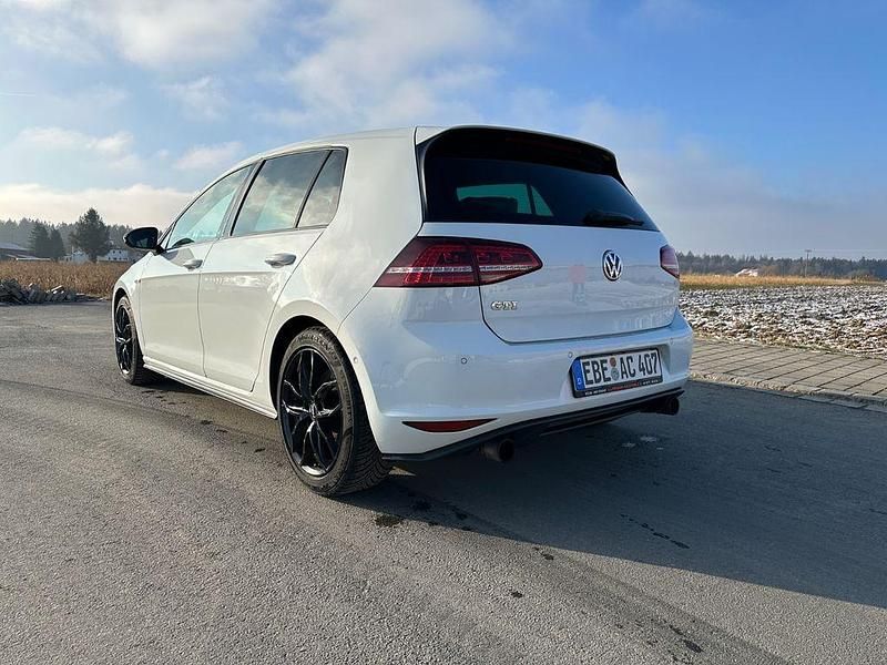 Weiß Gebraucht 2014 VW Golf VII GTI Limousine | 16.300 € (Fairer Preis) - Bild 1/4