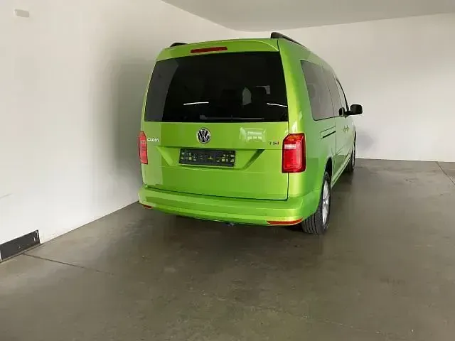 Gebraucht VW Caddy Comfortline 125 PS (91 kW) 2017 Grün Van / Kleinbus