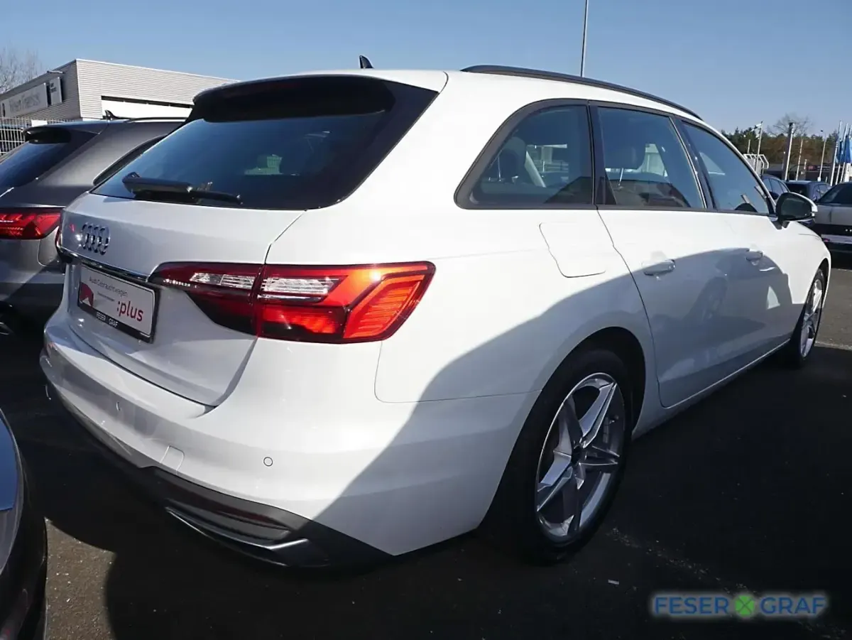 Gebraucht Audi A4 Basis 150 PS (110 kW) 2024 Gletscherweiß metallic Kombi