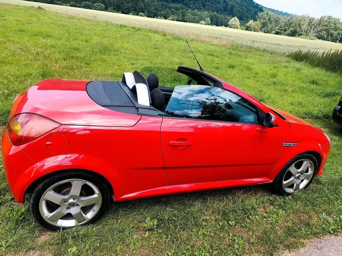 Gebraucht Opel Tigra 90 PS (66 kW) 2004 Rot Cabrio