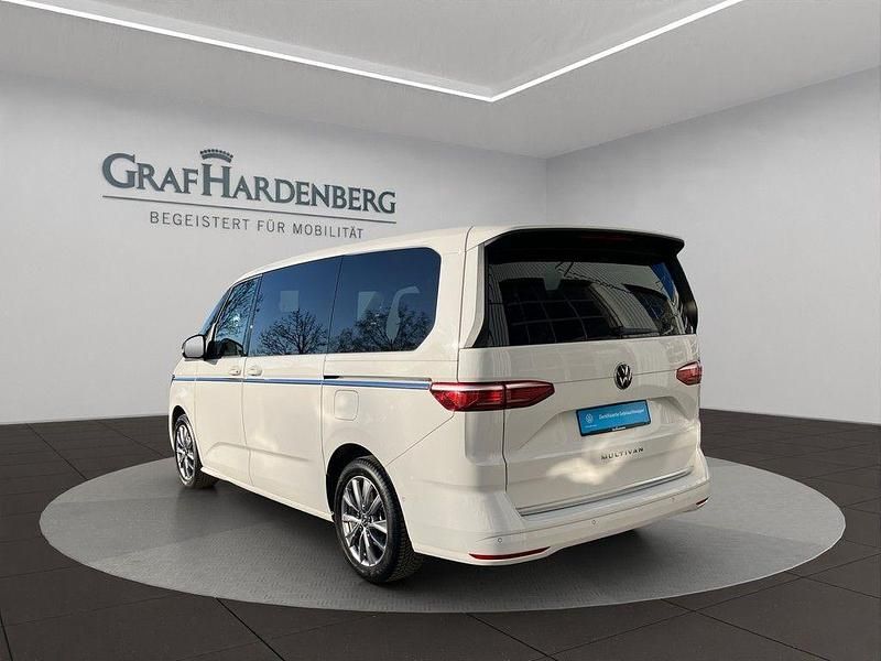 Gebraucht VW Multivan Style 150 PS (110 kW) 2025 Weiß Van