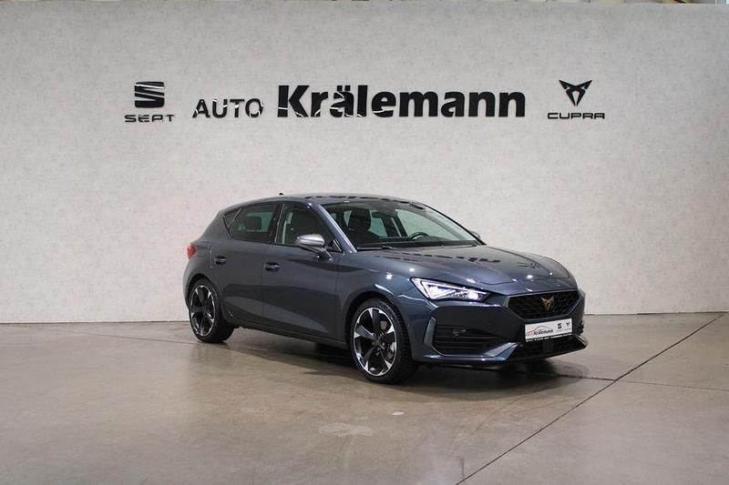 Magnetic grau metallic Gebraucht 2023 Cupra Leon Limousine | 27.990 € (Fairer Preis) - Bild 1/4