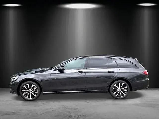 Gebraucht Mercedes E300 Avantgarde 320 PS (235 kW) 2022 Grau Kombi