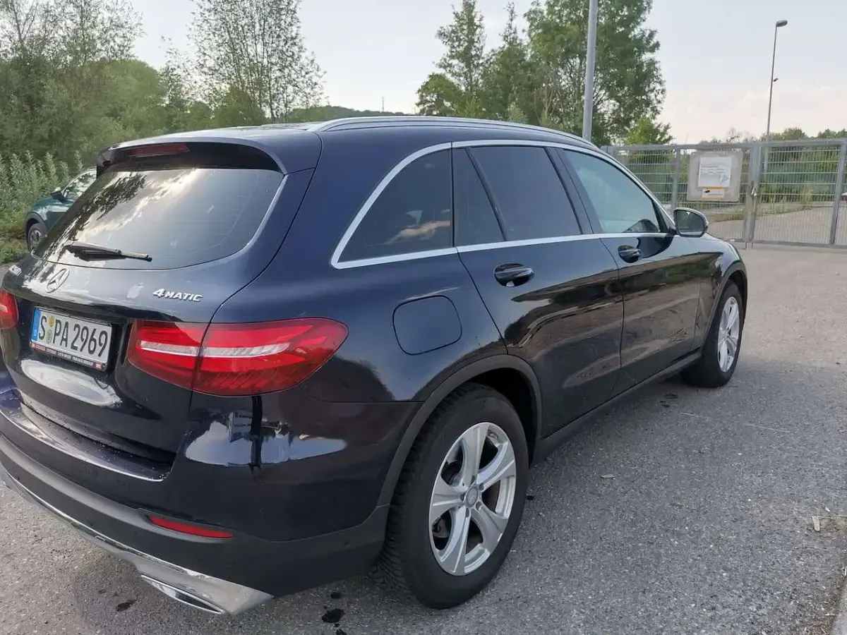 Gebraucht Mercedes GLC250 204 PS (150 kW) 2015 Cavansitblau  metalliclack SUV