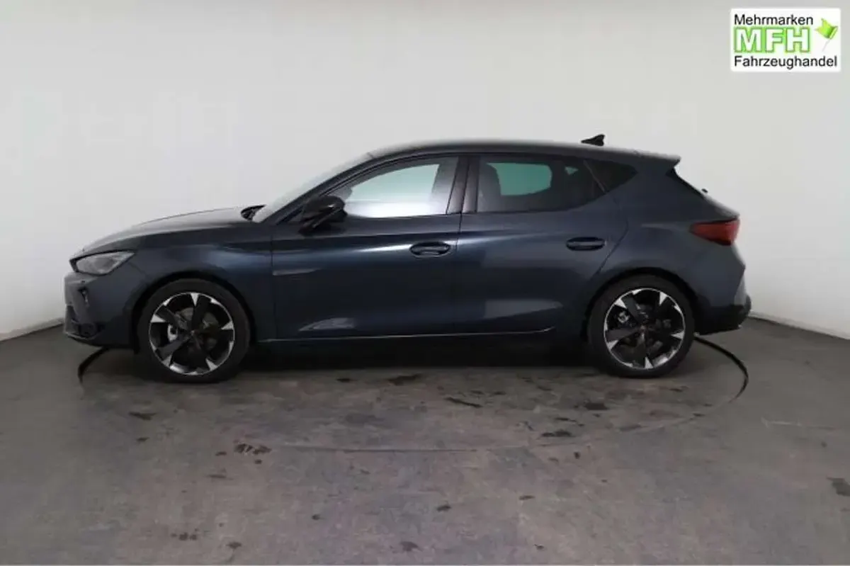Neu Cupra Leon 150 PS (110 kW) 2026 Grau, magnetic tech (s7) Limousine