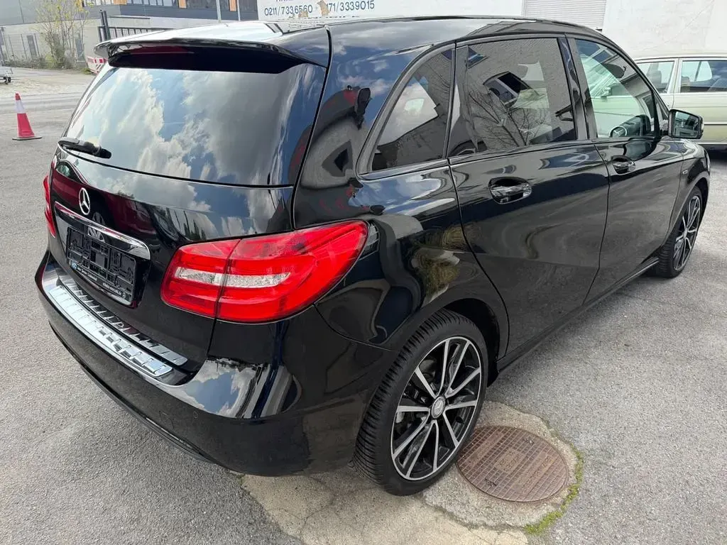 Gebraucht Mercedes B180 AMG Edition 1 122 PS (89 kW) 2012 Schwarz Kleinwagen