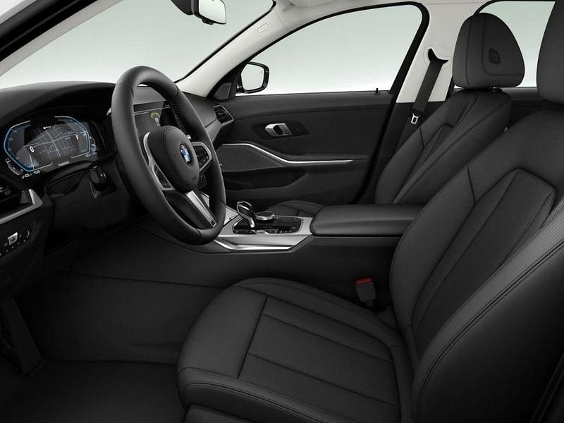 Gebraucht BMW 330e Advantage 292 PS (214 kW) 2021 Alpinweiss iii (weiß) Kombi