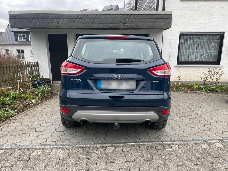 Gebraucht Ford Kuga 125 PS (91 kW) 2016 Blau SUV