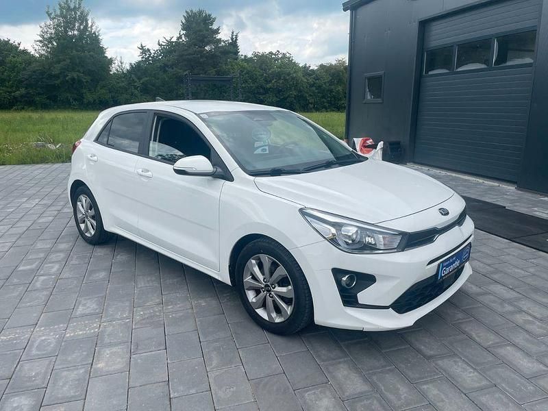 Weiß Gebraucht 2020 Kia Rio Silver Limousine | 11.450 € (Guter Preis) - Bild 1/4