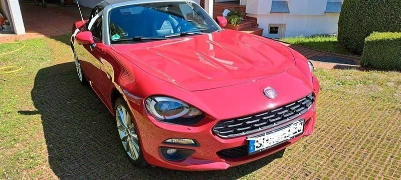 Rot Gebraucht 2018 Fiat 124 Spider Lusso Cabrio | 16.200 € (Guter Preis) - Bild 1/4