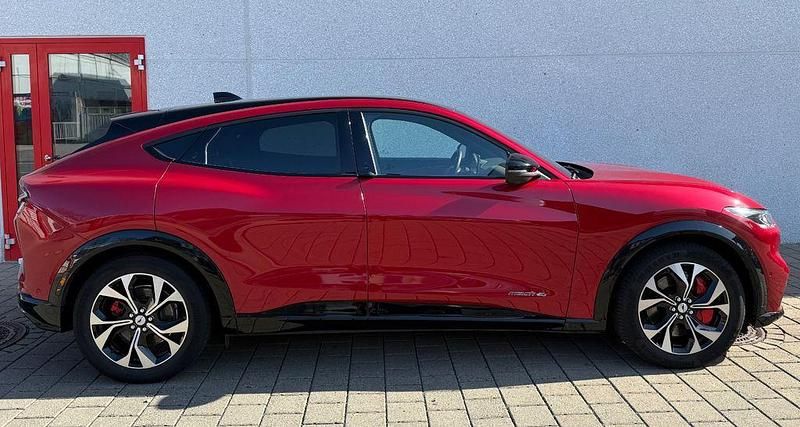 Gebraucht Ford Mustang Mach-E Extended Range 272 kW (370 PS) 2022 Rot SUV