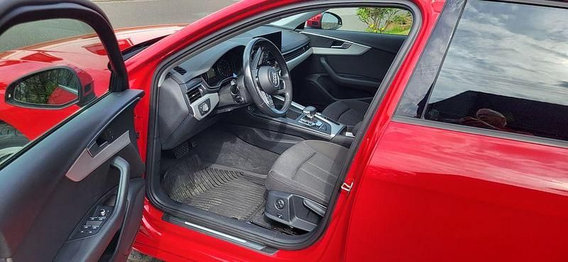 Gebraucht Audi A4 Design 163 PS (119 kW) 2020 Rot Kombi