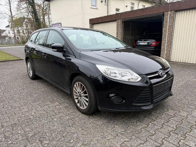 Gebraucht Ford Focus 102 PS (75 kW) 2013 Schwarz Kombi