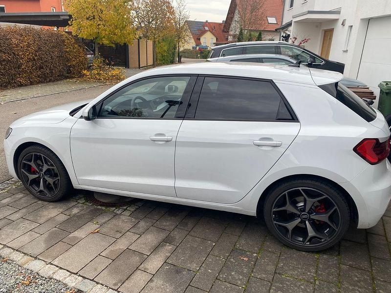 Silber Gebraucht 2025 Audi A1 Sportback Advanced Kleinwagen | 29.900 € (Fairer Preis) - Bild 1/4