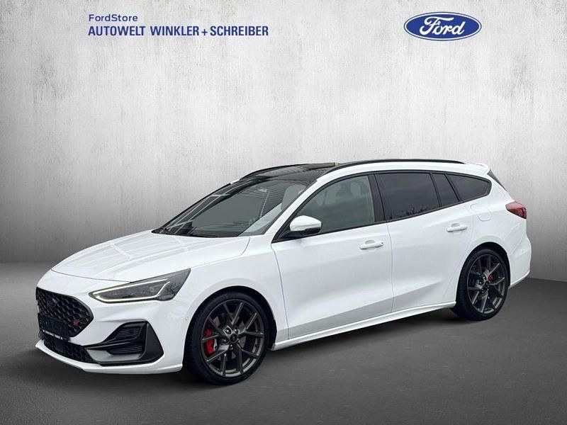 Weiß Gebraucht 2022 Ford Focus ST Limousine | 33.990 € (Etwas zu teuer) - Bild 1/4