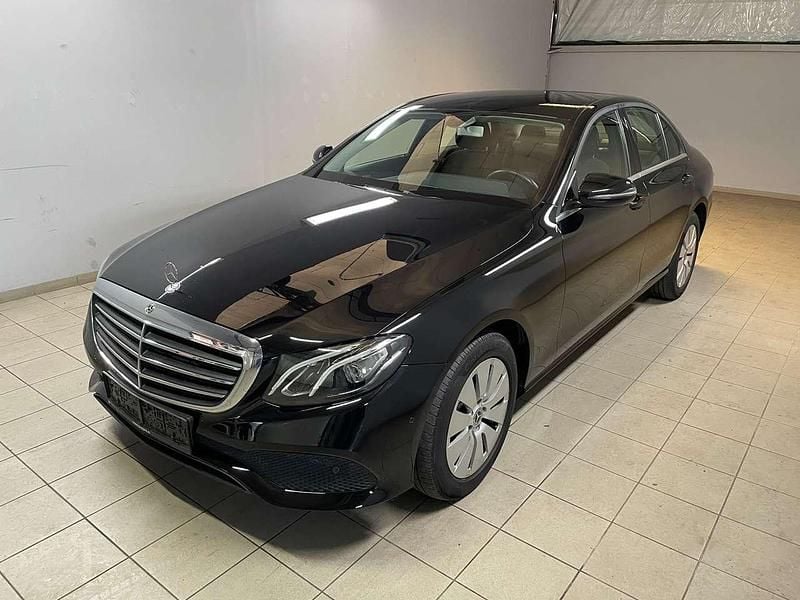 Gebraucht Mercedes E220 194 PS (142 kW) 2017 Schwarz  unilack Limousine