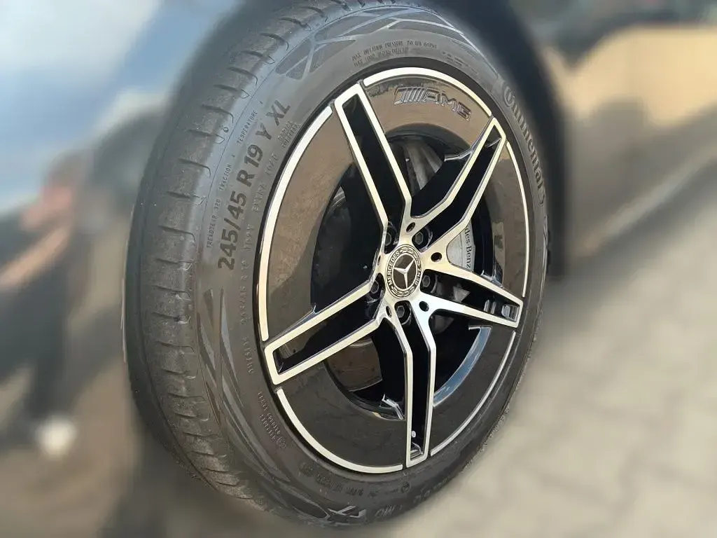 Gebraucht Mercedes E300 AMG 197 PS (144 kW) 2025 Schwarz Limousine
