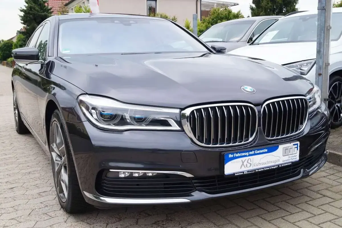 Gebraucht BMW 730 Sport Line 265 PS (194 kW) 2017 Grau Limousine