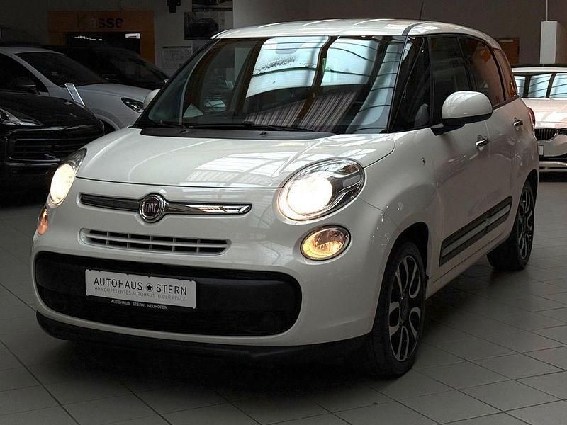Weiß Gebraucht 2013 Fiat 500L Van / Kleinbus | 6.790 € (Etwas zu teuer) - Bild 1/4