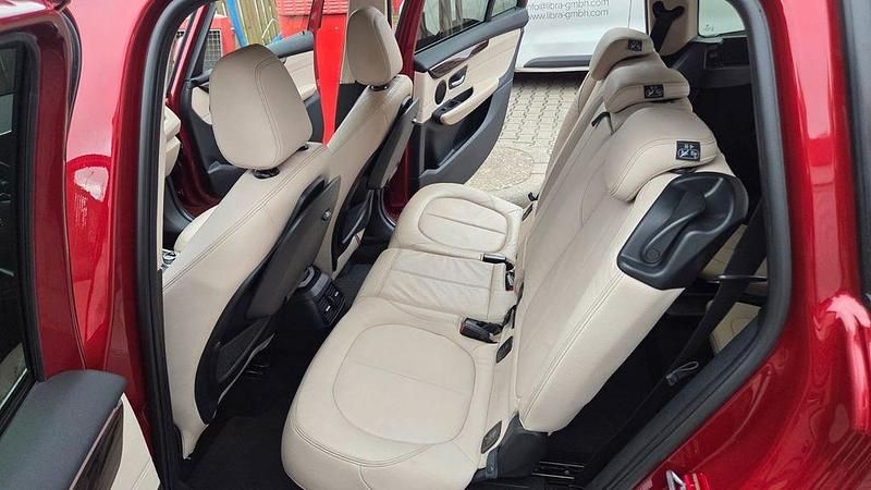 Gebraucht BMW 220 Gran Tourer 190 PS (139 kW) 2016 Rot Van / Kleinbus
