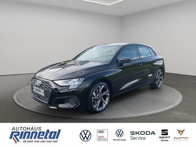 Brillantschwarz Gebraucht 2021 Audi A3 Sportback Basis Limousine | 22.360 € (Fairer Preis) - Bild 1/4