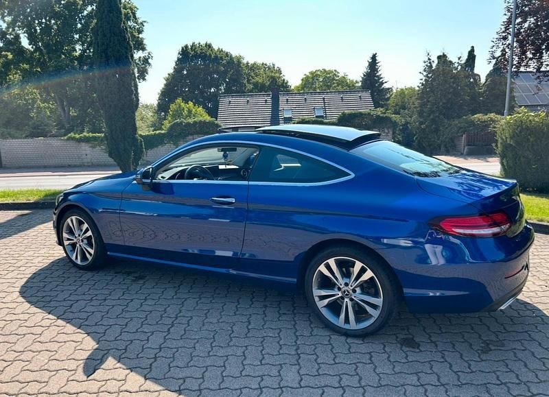 Blau Gebraucht 2020 Mercedes C200 Coupé | 30.000 € (Superpreis) - Bild 1/3
