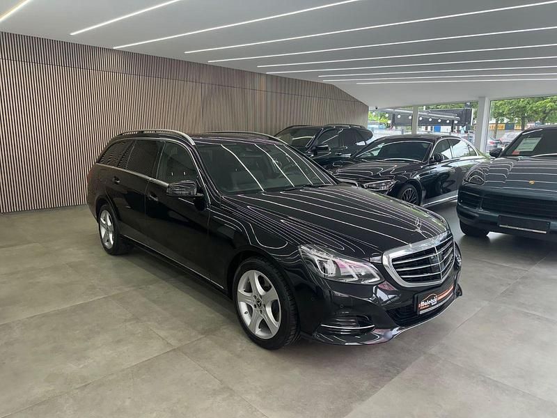 Schwarz Gebraucht 2014 Mercedes E250 Kombi | 19.950 € (Fairer Preis) - Bild 1/4